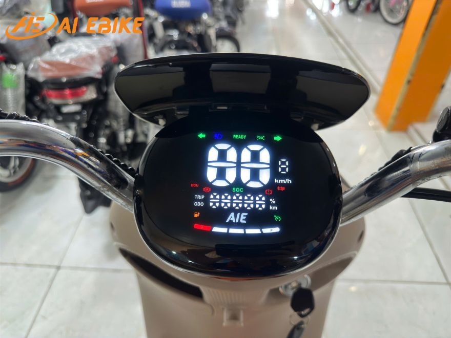 chờ cho đến khi màn hình hiển thị hết khi khởi động xe đạp điện