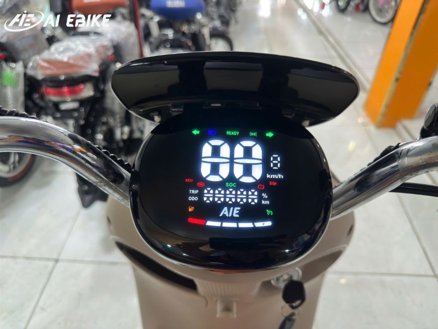 Màn hình theo dõi mức pin trên xe đạp điện aie