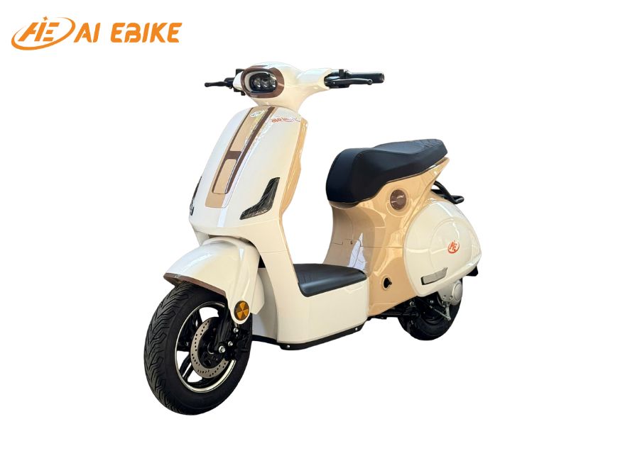 Xe điện AIE LUMI  màu vàng kết hợp trắng sữa và nâu